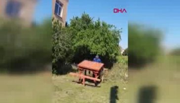 Muhtar temizlik nedeniyle tartıştığı mahalleliye 'saldırdı' iddiası