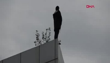 Bursa'da sosyal mesafeyi unutup, intiharı film izler gibi izlediler!