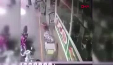 Köpeği fırça sapıyla dövüp kasabın üzerine bıçakla yürüdü