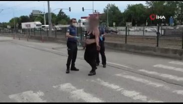 Yola atlayan kadın kazaya neden oldu