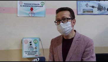 Bursa'da meslek lisesi öğretmenlerinin ürettiği "temassız" el dezenfektan cihazı ilgi görüyor