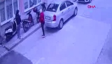 Bursa'da motosiklet hırsızlığı güvenlik kamerasında