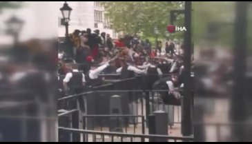Londra'daki protestolarda polis şiddeti