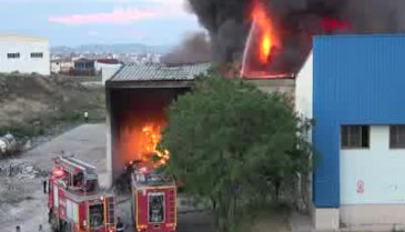 Tekstil fabrikasının deposunda yangın çıktı