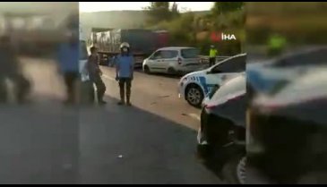 Otomobil TIR'a çarptı: 3 ölü, 1 yaralı