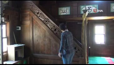 Bursa'da çivi çakılmadan yapılan tarihi cami 136 yıldır ibadete açık
