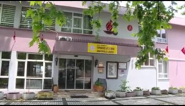 Bursa'da meslek lisesi öğretmenleri LGS gözetmenlerine de koruyucu siperlik üretiyor