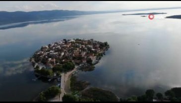 Bursa Uluabat Gölü'nün ortasında saklı güzellik! 73 bin lira cezası var...