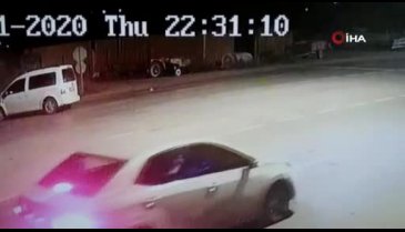 Bursa'da  kamyonet ile otomobil çarpıştı: 2 yaralı