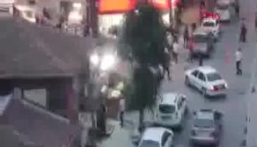 Telefoncuda başlayan kavga sokağa taştı!
