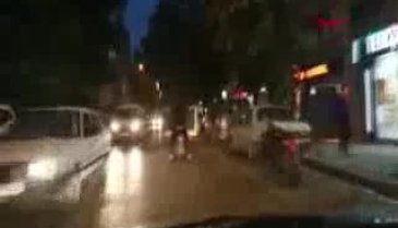 Bursa'da motosikletle dolap taşıdılar