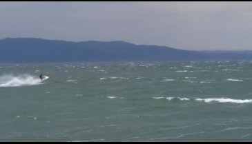 Bursa'da gemileri bile sürükleyen fırtınada jet ski ile dalgalara meydan okudu