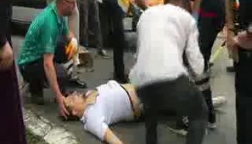 Beyoğlu'nda bıçaklı saldırgan dehşeti!