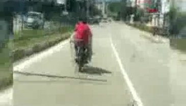 Bursa'da motosikletiyle küçükbaş hayvan taşıdı