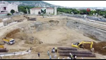 Bursa Milletvekili Çavuşoğlu Osmangazi Meydanı'nı gezdi