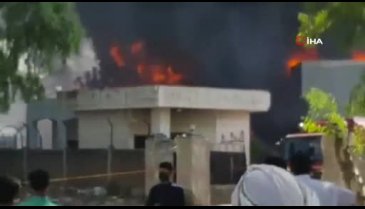 Pakistan'da gıda fabrikasında yangın