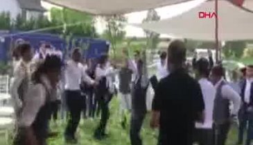 Koronavirüse aldırış etmediler, düğün yapıp eğlendiler