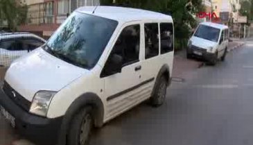 Koli bandıyla sardığı kafasına poşet geçirip, boğazını kesti