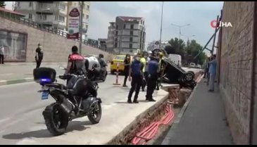 Bursa'da virajı alamadı, köprülü kavşaktan uçtu
