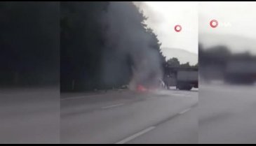 Bursa'da seyir halindeki otomobil küle döndü