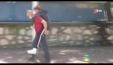 Bursa'da bacağı alçılı oğlunu, sınava sırtında taşıyarak getirdi