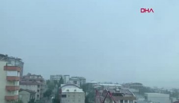 Bursa'da binanın üstüne yıldırım düştü!