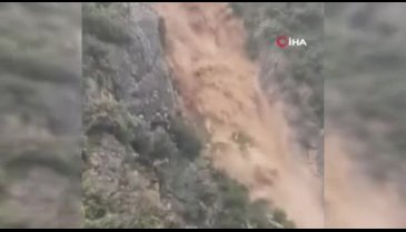 Bursa'da dağ yarıldı, sel suları fışkırdı!