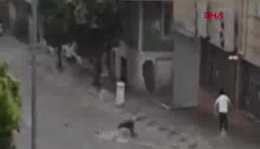 Suya kapılan kadın böyle kurtarıldı