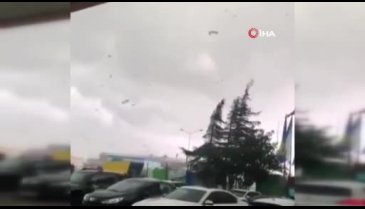 Hadımköy'de fabrikanın çatısı uçtu