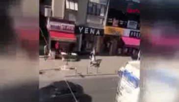 Merdiven, çekiç ve sopalarla birbirlerine girdiler!
