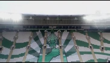 Bursaspor taraftarlarından timsah figürlü koreografi