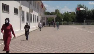 Sınav bitti, Bursa sosyal mesafe hiçe sayıldı
