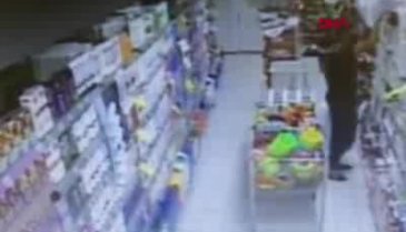 Bursa'da marketten tost makinesini böyle çaldılar