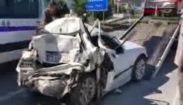 Bursa'da hurdaya dönen araçtan sağ çıktı
