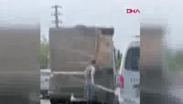 Patenli gencin hafriyat kamyonu arkasındaki tehlikeli yolculuğu