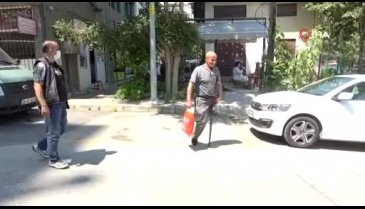 Bursa'da tek bacaklı adam minibüste yaşıyor