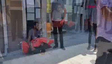 Bursa'da organlarının çalındığını düşündüğü oğlunun cansız bedeniyle sokakta oturdu