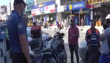 Maske cezasına kıyafetini çıkarıp tepki gösterdi