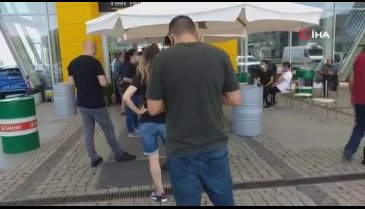 Bursa'da sıfır otomobil almak için kuyruğa girdiler