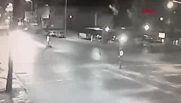 Polisin kovaladığı araç taksi ile çarpıştı