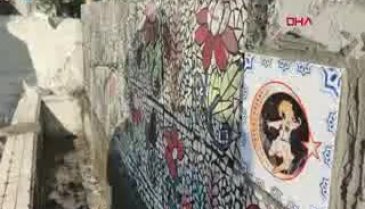 Bursa'da kadınlardan hayrat çeşmelerine mozaik işlemesi