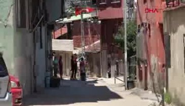 Bursa'da şehidin mahallesine Türk bayrakları asıldı