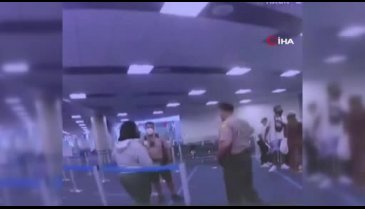 Florida'da polis siyahi kadına yumruk attı