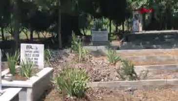 Bursa'da evlerinde ölü bulunan anne ve çocukları defnedildi