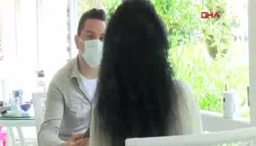 Eski erkek arkadaşı yolunu kesti, aracının camını tekmeyle kırdı