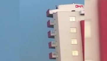12 katlı binanın çatısından atladı
