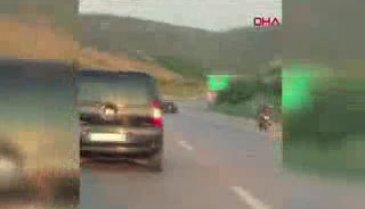 Bursa'da motosikleti yüzüstü yatarak kullandı