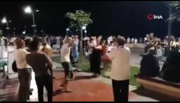Bursa'da sahiller doldu taştı, kimse mesafeye ve maskeye dikkat etmedi