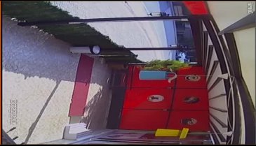 Bursa'da sürücüsüz belediye otobüsü iş yerine daldı! (ÖZEL HABER)