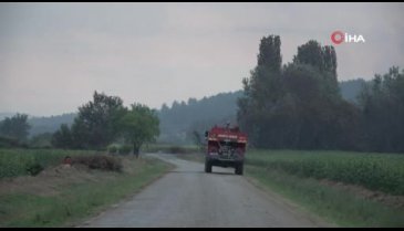 Havanın aydınlanmasıyla bir helikopter indi bir helikopter kalktı